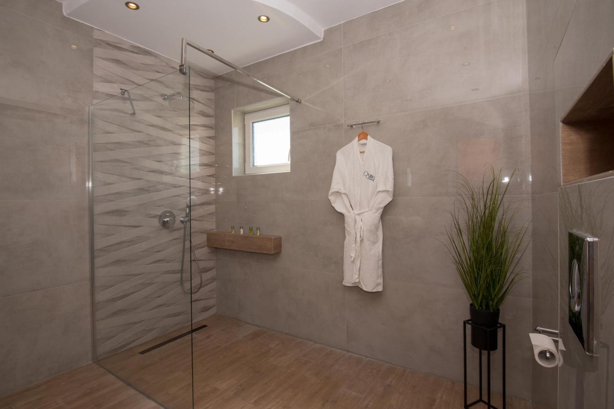 Ostria Luxury *