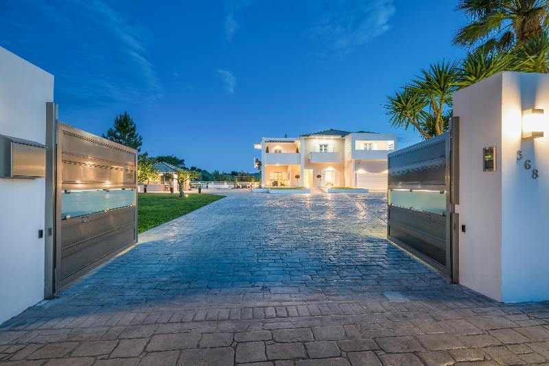 Ostria Luxury Villa Pandokrátor